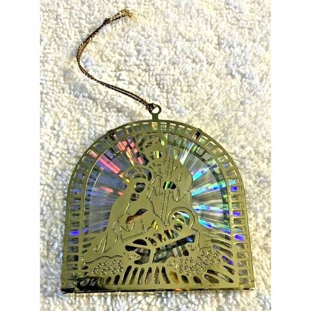 HANGING CHRISTMAS ORNAMENT 2" x 2.5" VINTAGE BRASS LASER CUT NATIVITY SCENE ~NEW